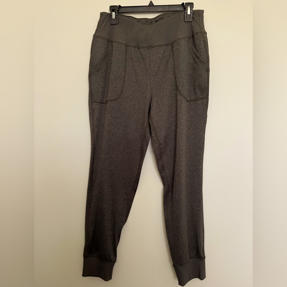 Intro - Love the Fit (Dillards 2022) Heather Olive Green Soft Knit Joggers Large